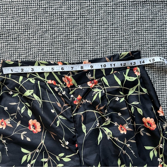 Vintage Floral Print Capri Pants - Picture 4 of 15